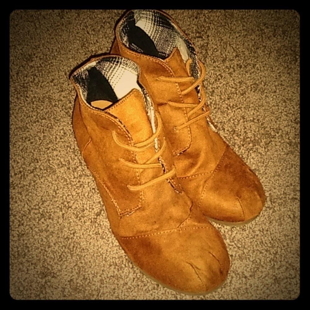 Cato Women's Wedge Faux Suede Ankle Boots 